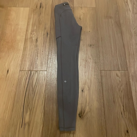 Lululemon align high rise  2 pocket, zipper pocket on back size 4 Long - Picture 1 of 3
